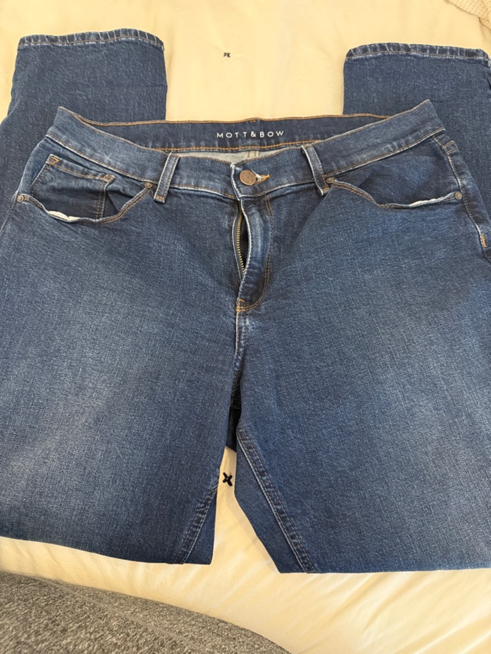 Mott & Bow Women's Straight-Leg Jeans in Dark Blue Wash